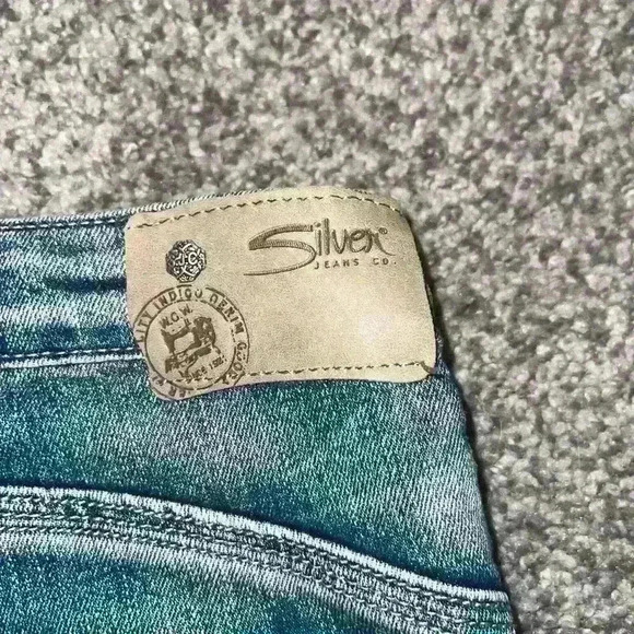 Silver Jeans - Picture 3 of 4